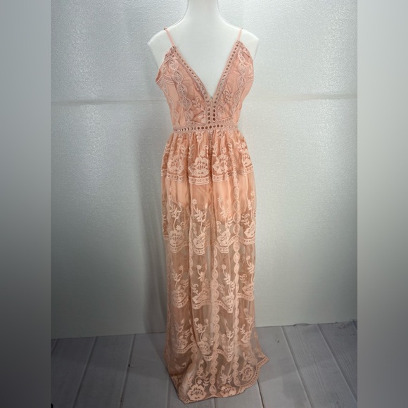 NWOT LACED CROCHET DRESS SIZE M - Picture 4 of 16